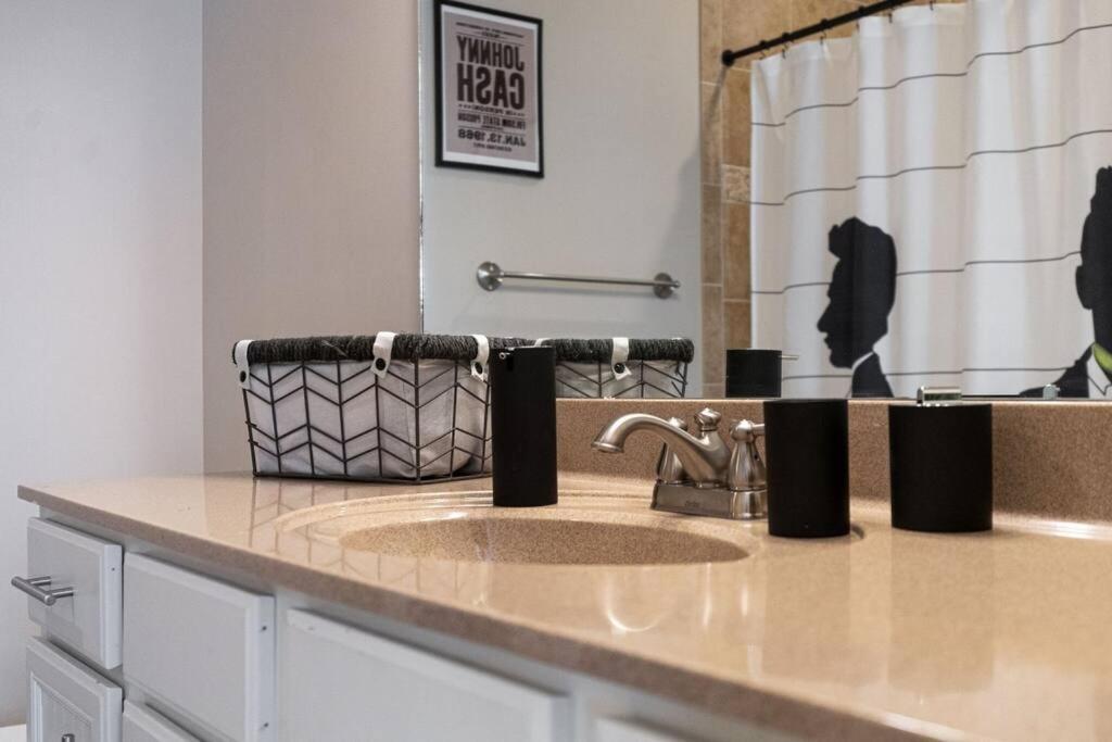 Cashville - Stylish Condo Minutes From Broadway ナッシュビル エクステリア 写真