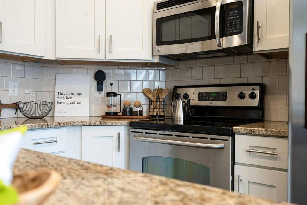 Cashville - Stylish Condo Minutes From Broadway ナッシュビル エクステリア 写真